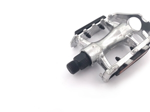 Е20 Педаль алюм."МТВ"черная с катафотом. резьба 9/16".с шариковыми подшипниками 3032603-2 - фото 36009